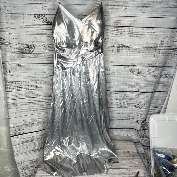 Alexa B Nites Women's Maxi Evening Dress Size 8 Silver NWT - Picture 4 of 6